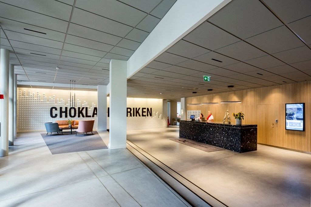 Gemensam bemannad reception som även tar hand om konferensavdelning som tillhör fastigehetn