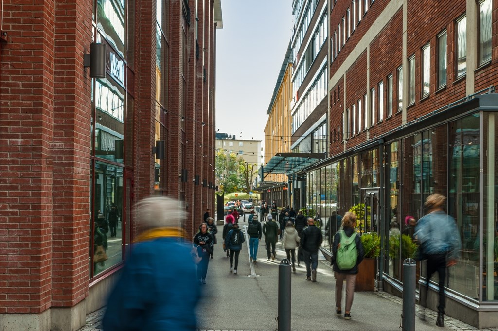 Entré Smedjegatan 8 - mitt emot Sickla Galleria