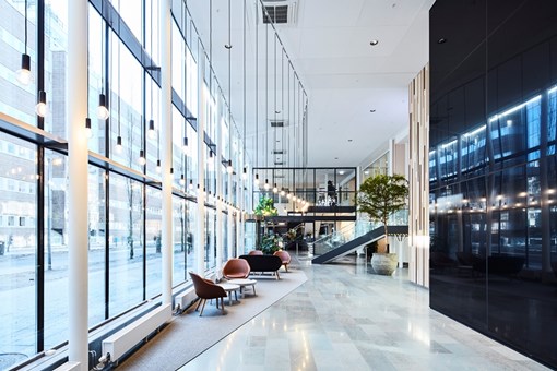 Kista_plus_05.JPG Dekorativ bild